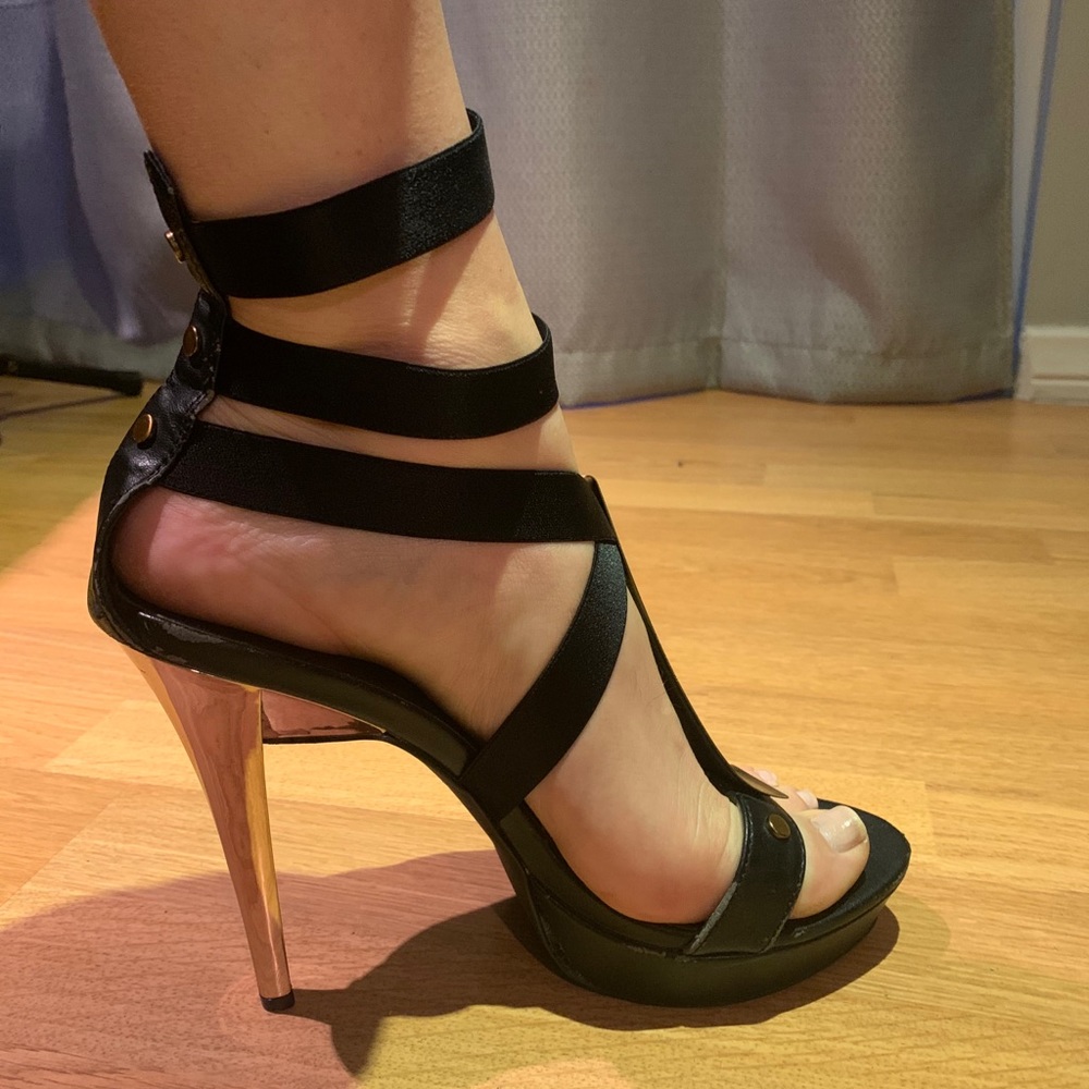 Steve Madden Keyshia Cole Black/Gold Heels